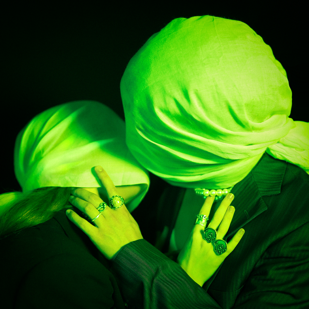 Photo du titre SEXFRIEND - couple inspiré du peintre Magritte